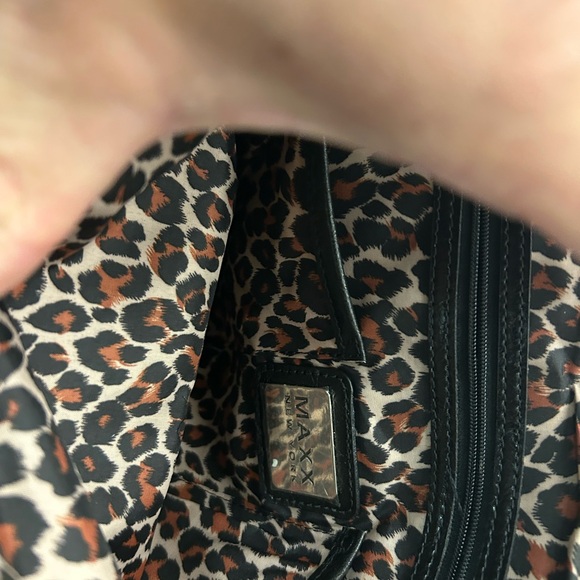 Maxx New York Black Leather Handbag Gorgeous, Well built!!,NEW - Picture 7 of 9